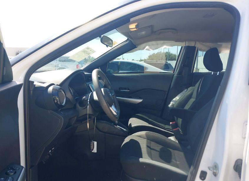 Photo 5 of 2018 Nissan Kicks SV (VIN 3N1CP5CU8JL530406)