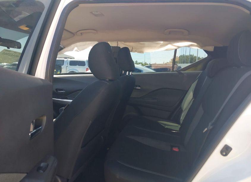 Photo 8 of 2018 Nissan Kicks SV (VIN 3N1CP5CU8JL530406)