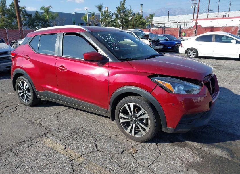 2018 Nissan Kicks SV (VIN 3N1CP5CU8JL535699) main photo