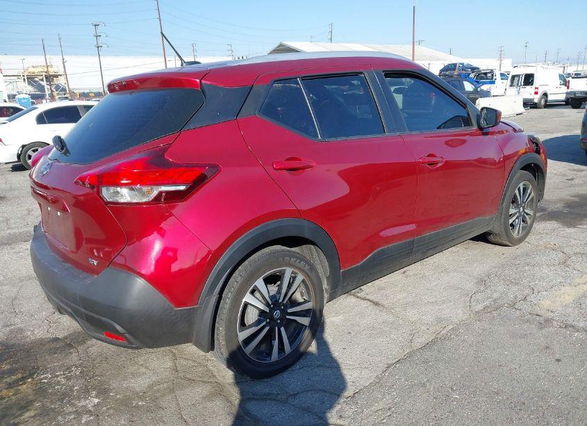 Photo 4 of 2018 Nissan Kicks SV (VIN 3N1CP5CU8JL535699)