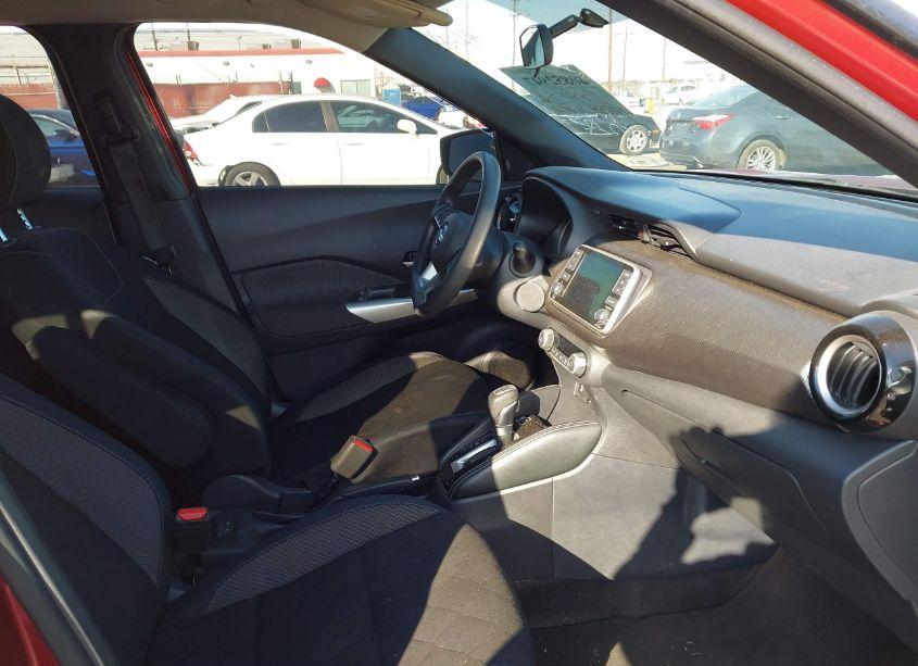 Photo 5 of 2018 Nissan Kicks SV (VIN 3N1CP5CU8JL535699)