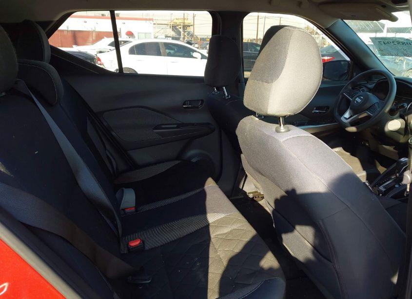 Photo 8 of 2018 Nissan Kicks SV (VIN 3N1CP5CU8JL535699)