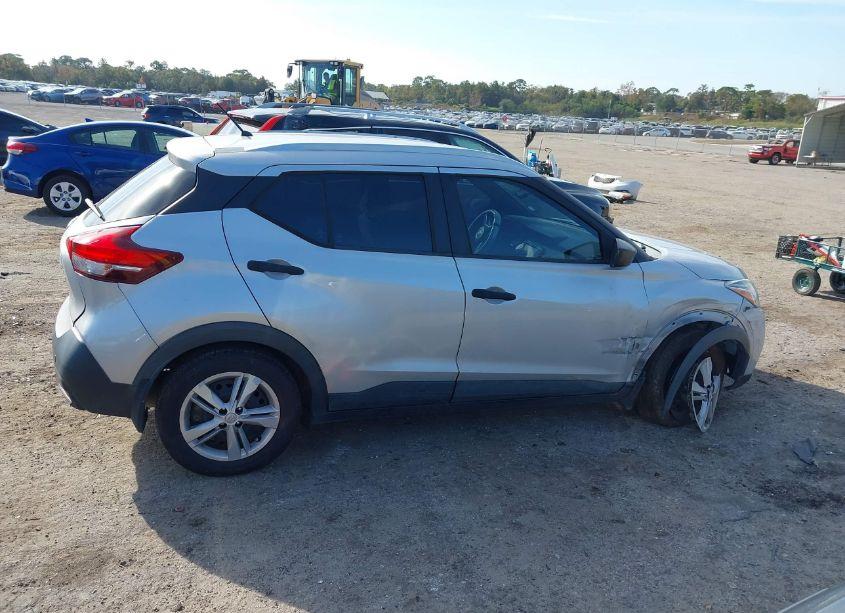 Photo 13 of 2019 Nissan Kicks S (VIN 3N1CP5CU8KL532674)