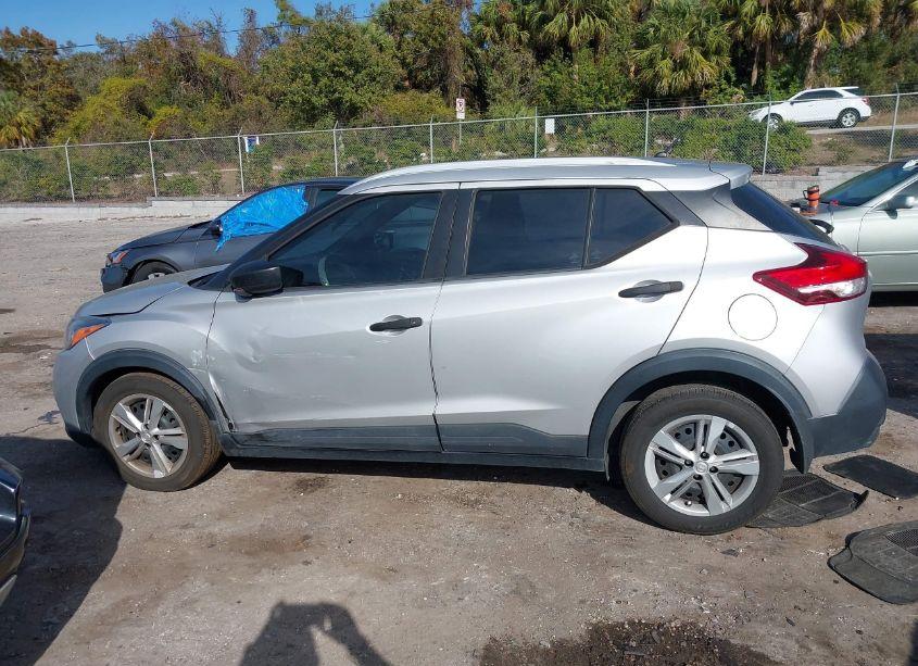 Photo 14 of 2019 Nissan Kicks S (VIN 3N1CP5CU8KL532674)