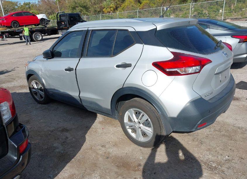 Photo 3 of 2019 Nissan Kicks S (VIN 3N1CP5CU8KL532674)