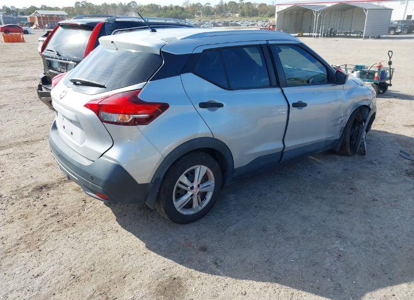 Photo 4 of 2019 Nissan Kicks S (VIN 3N1CP5CU8KL532674)