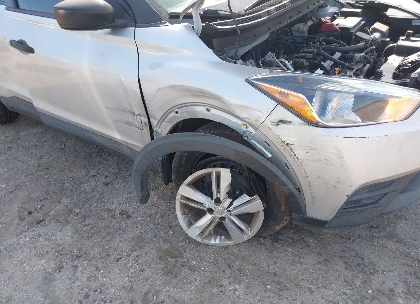 Photo 6 of 2019 Nissan Kicks S (VIN 3N1CP5CU8KL532674)