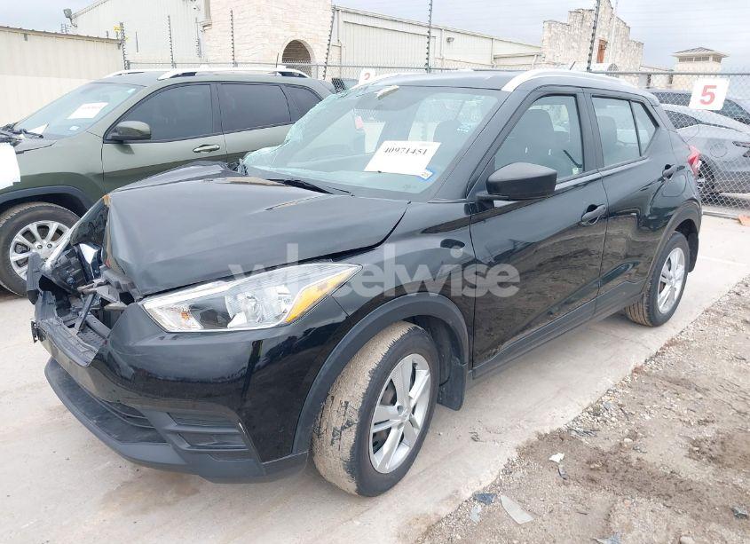 Photo 2 of 2019 Nissan Kicks S (VIN 3N1CP5CU8KL533193)