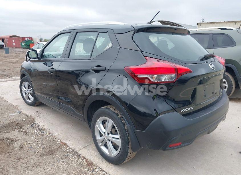 Photo 3 of 2019 Nissan Kicks S (VIN 3N1CP5CU8KL533193)