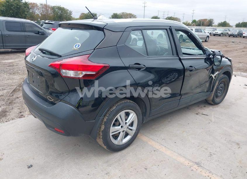 Photo 4 of 2019 Nissan Kicks S (VIN 3N1CP5CU8KL533193)