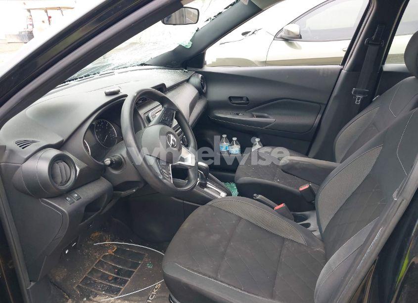 Photo 5 of 2019 Nissan Kicks S (VIN 3N1CP5CU8KL533193)