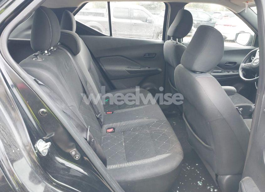 Photo 8 of 2019 Nissan Kicks S (VIN 3N1CP5CU8KL533193)