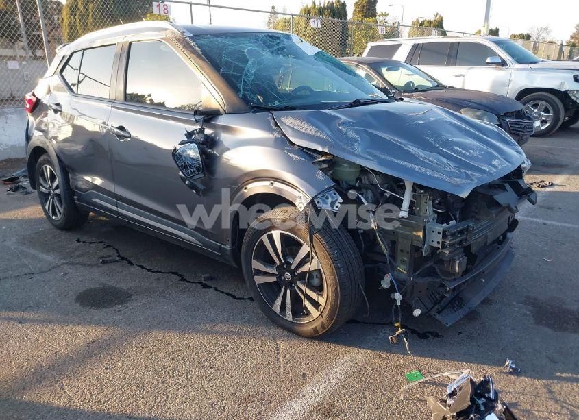 2019 Nissan Kicks SR (VIN 3N1CP5CU8KL539317) main photo