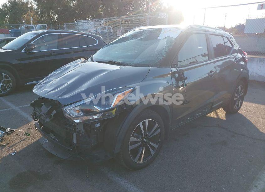 Photo 2 of 2019 Nissan Kicks SR (VIN 3N1CP5CU8KL539317)