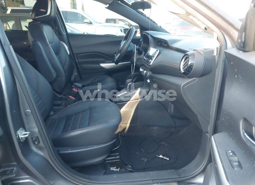 Photo 5 of 2019 Nissan Kicks SR (VIN 3N1CP5CU8KL539317)