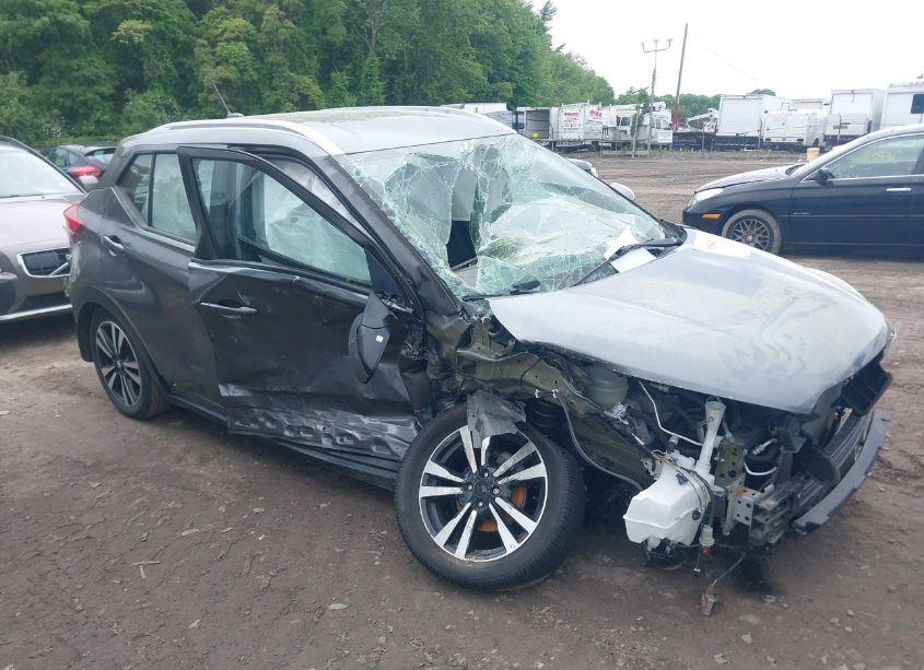 2019 Nissan Kicks SV (VIN 3N1CP5CU8KL542511) main photo