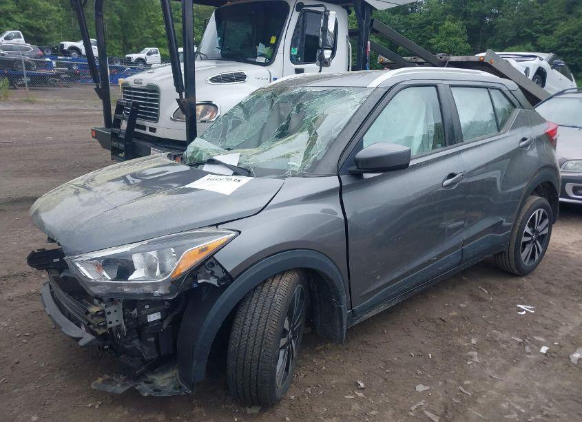 Photo 2 of 2019 Nissan Kicks SV (VIN 3N1CP5CU8KL542511)