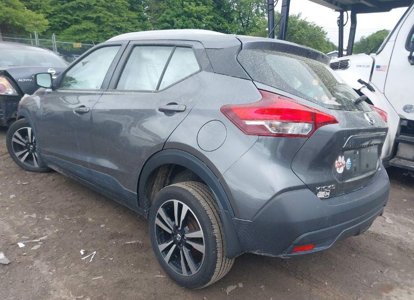Photo 3 of 2019 Nissan Kicks SV (VIN 3N1CP5CU8KL542511)