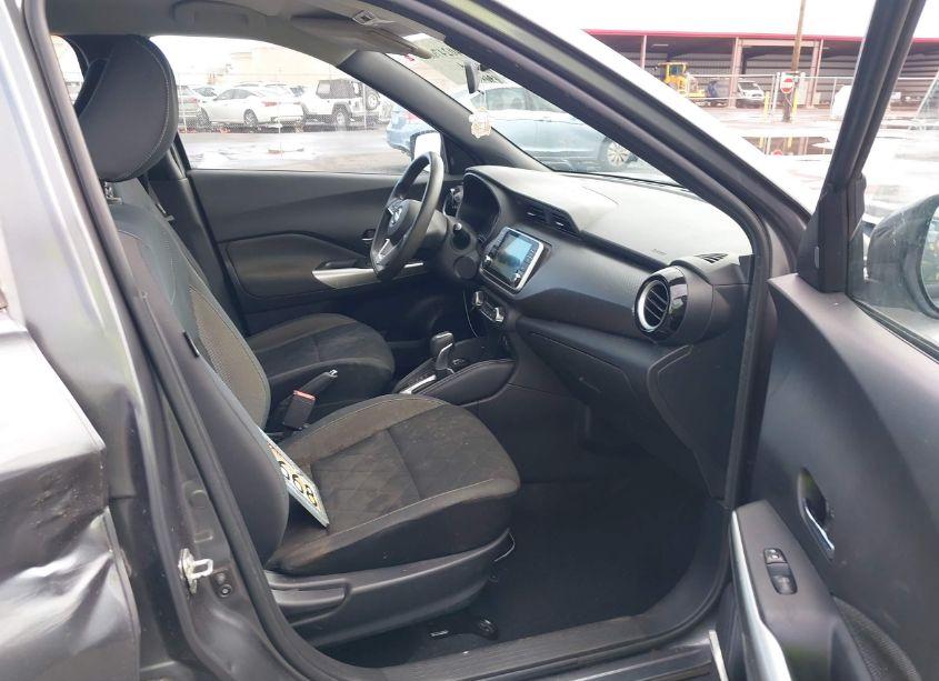 Photo 5 of 2019 Nissan Kicks SV (VIN 3N1CP5CU8KL555257)