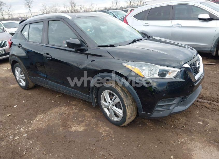 2019 Nissan Kicks S (VIN 3N1CP5CU8KL564248) main photo