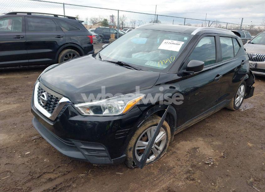 Photo 2 of 2019 Nissan Kicks S (VIN 3N1CP5CU8KL564248)