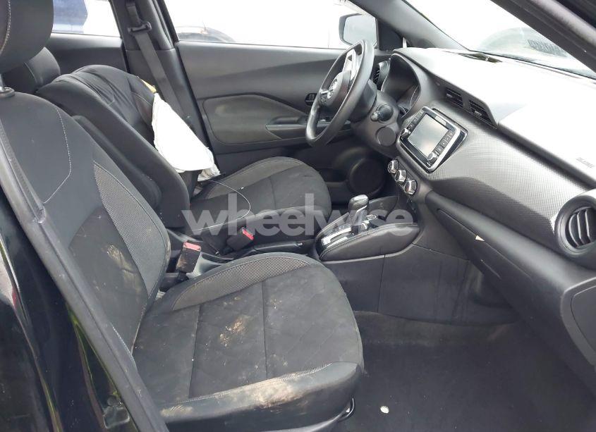 Photo 5 of 2019 Nissan Kicks S (VIN 3N1CP5CU8KL564248)