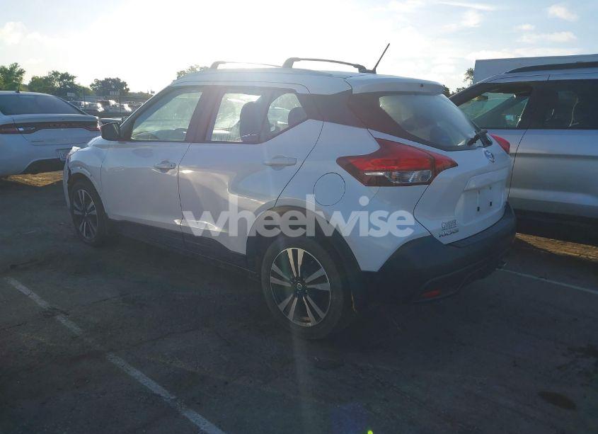 Photo 3 of 2018 Nissan Kicks SV (VIN 3N1CP5CU9JL513081)