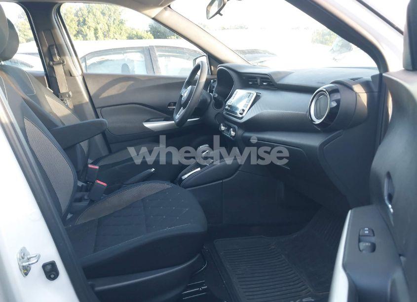 Photo 5 of 2018 Nissan Kicks SV (VIN 3N1CP5CU9JL513081)