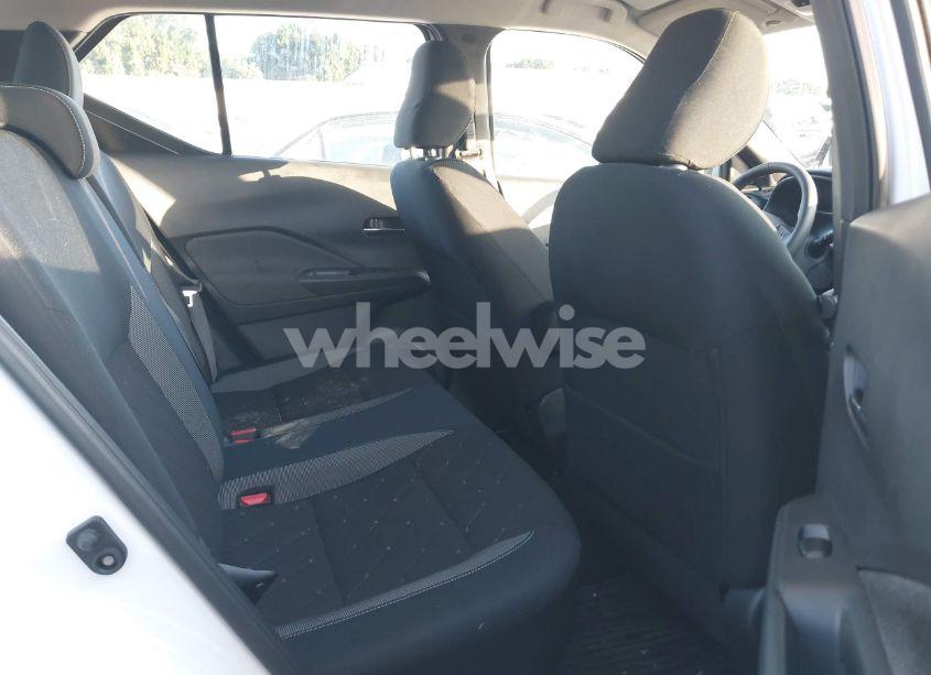 Photo 8 of 2018 Nissan Kicks SV (VIN 3N1CP5CU9JL513081)