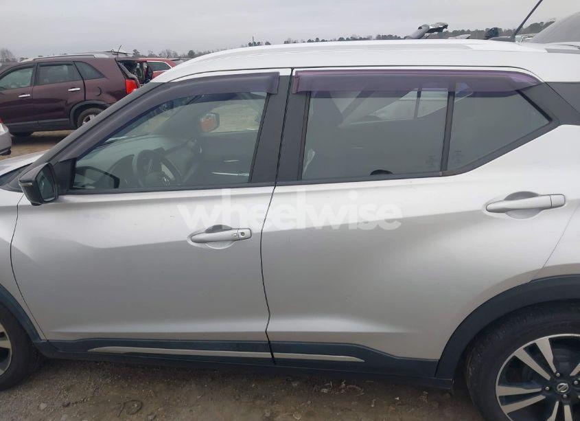 Photo 14 of 2018 Nissan Kicks SR (VIN 3N1CP5CU9JL527739)