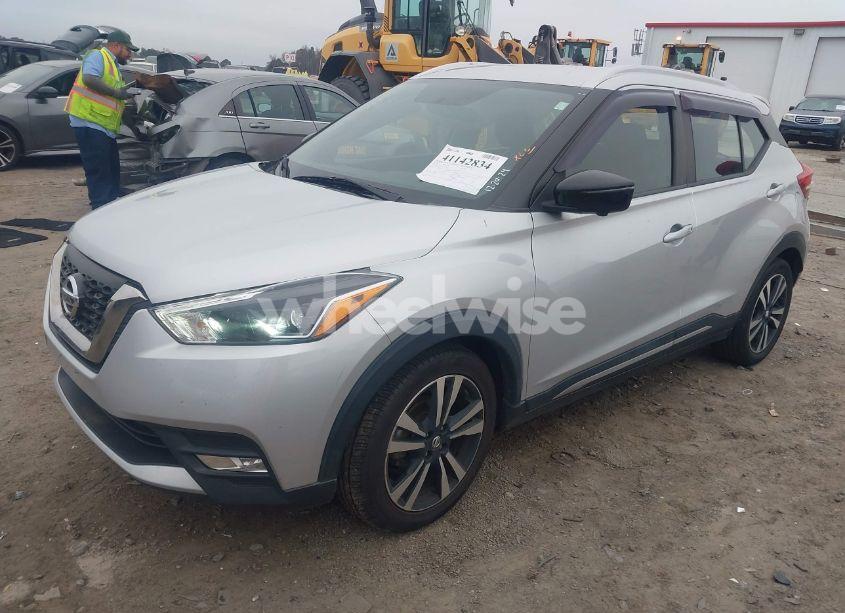 Photo 2 of 2018 Nissan Kicks SR (VIN 3N1CP5CU9JL527739)