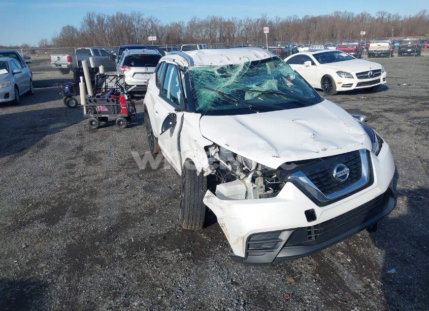 2018 Nissan Kicks SV (VIN 3N1CP5CU9JL531323) main photo