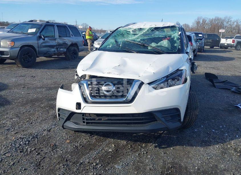 Photo 12 of 2018 Nissan Kicks SV (VIN 3N1CP5CU9JL531323)