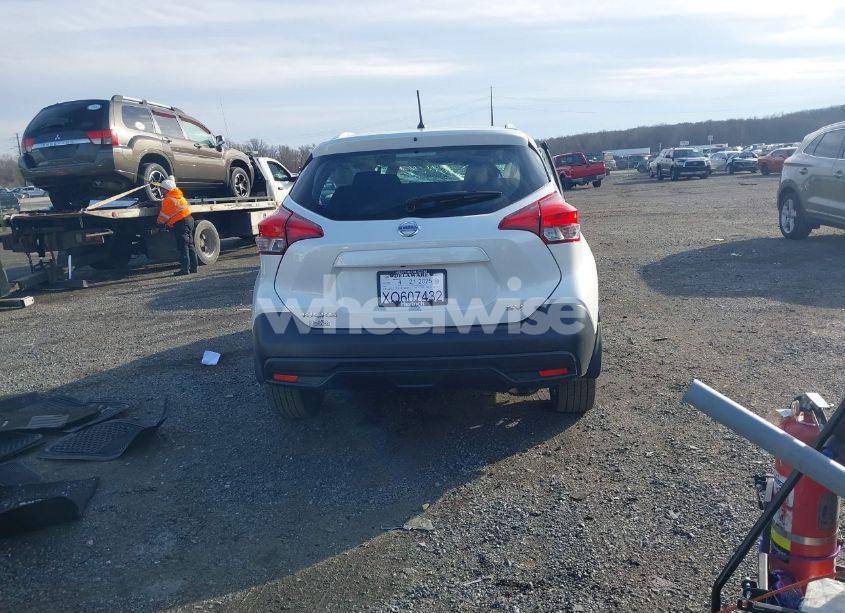 Photo 16 of 2018 Nissan Kicks SV (VIN 3N1CP5CU9JL531323)