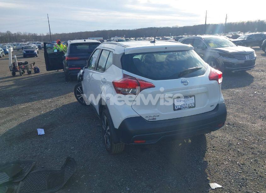 Photo 3 of 2018 Nissan Kicks SV (VIN 3N1CP5CU9JL531323)