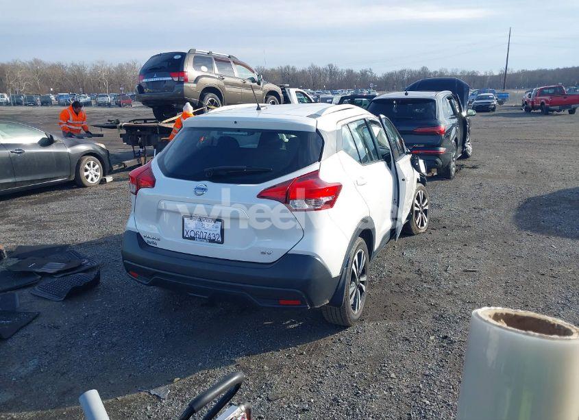 Photo 4 of 2018 Nissan Kicks SV (VIN 3N1CP5CU9JL531323)