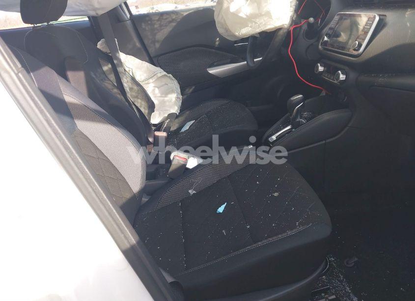 Photo 5 of 2018 Nissan Kicks SV (VIN 3N1CP5CU9JL531323)