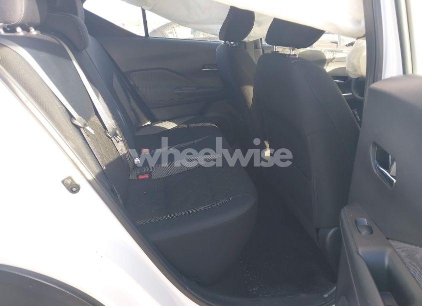 Photo 8 of 2018 Nissan Kicks SV (VIN 3N1CP5CU9JL531323)