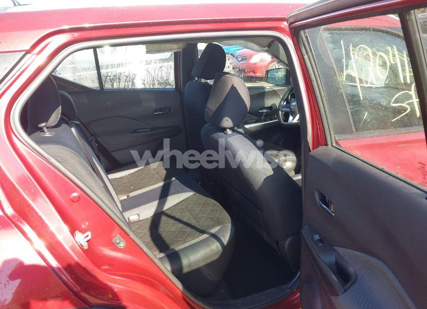 Photo 8 of 2018 Nissan Kicks SV (VIN 3N1CP5CU9JL537106)