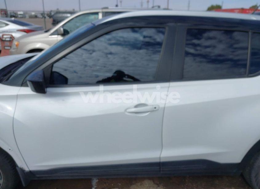 Photo 15 of 2018 Nissan Kicks SV (VIN 3N1CP5CU9JL539387)