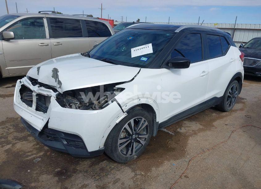 Photo 2 of 2018 Nissan Kicks SV (VIN 3N1CP5CU9JL539387)