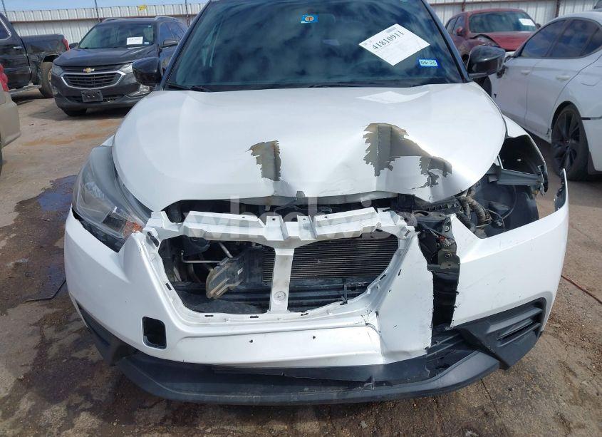 Photo 6 of 2018 Nissan Kicks SV (VIN 3N1CP5CU9JL539387)