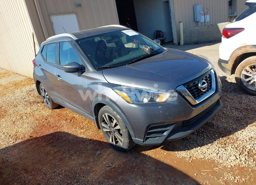 2018 Nissan Kicks SV (VIN 3N1CP5CU9JL545559) main photo