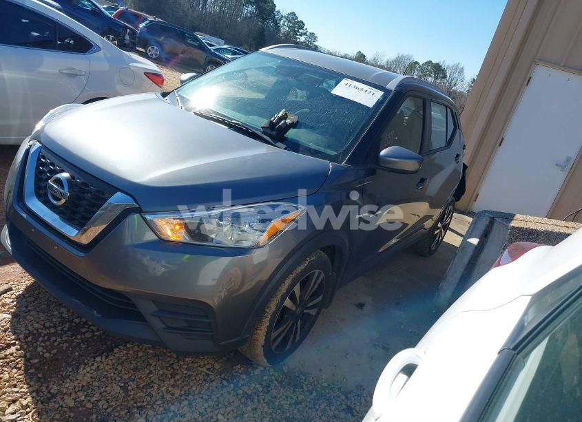 Photo 2 of 2018 Nissan Kicks SV (VIN 3N1CP5CU9JL545559)