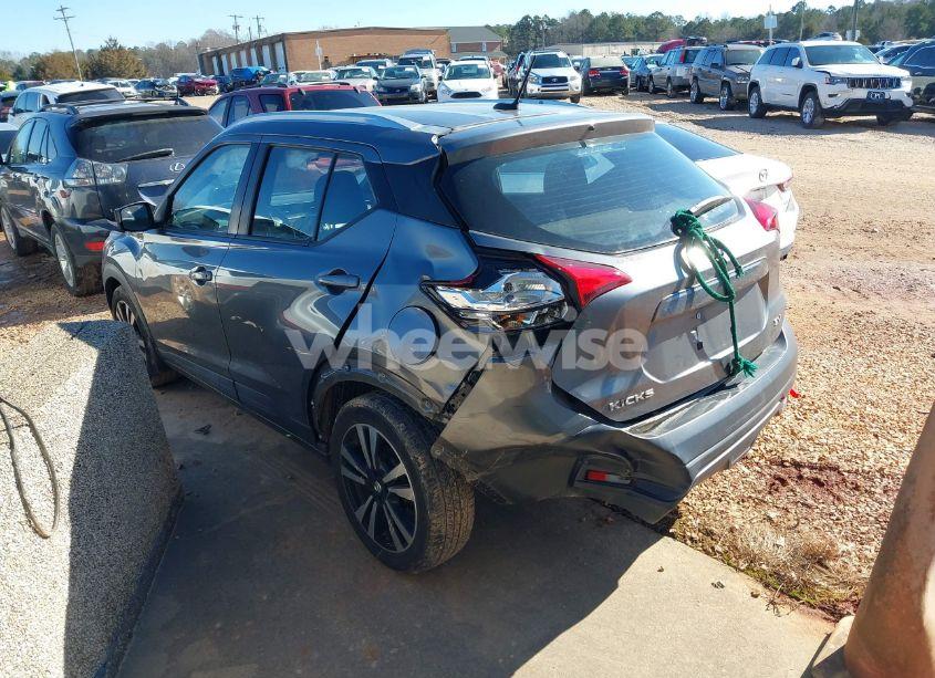 Photo 3 of 2018 Nissan Kicks SV (VIN 3N1CP5CU9JL545559)