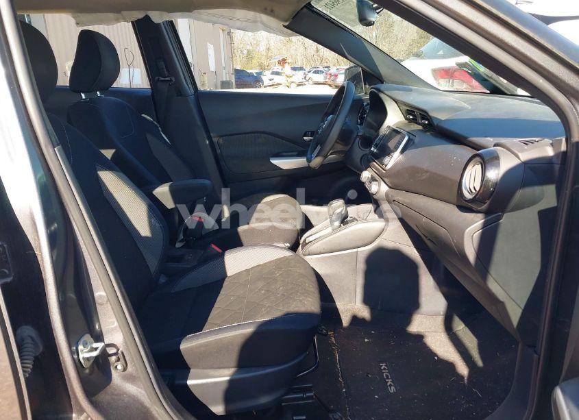 Photo 5 of 2018 Nissan Kicks SV (VIN 3N1CP5CU9JL545559)