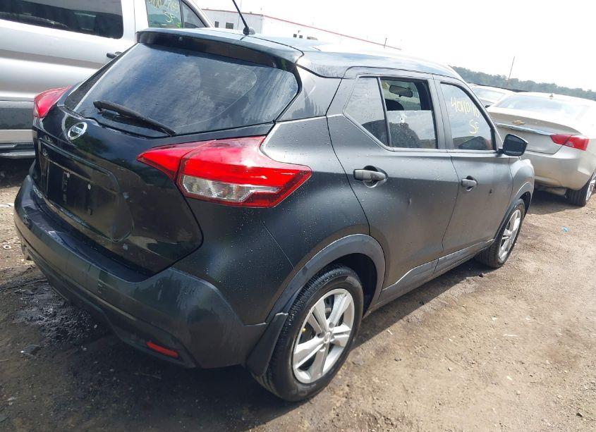 Photo 4 of 2019 Nissan Kicks S (VIN 3N1CP5CU9KL470525)