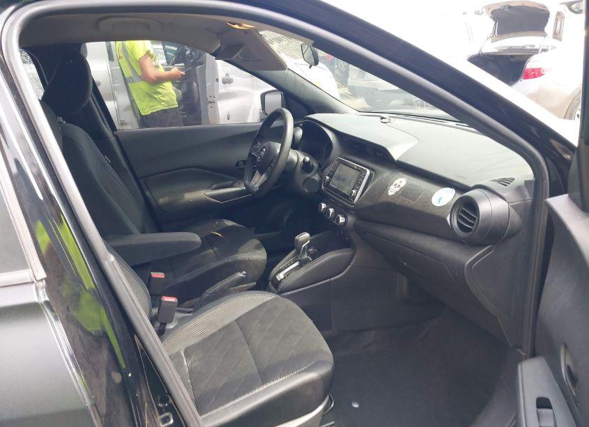 Photo 5 of 2019 Nissan Kicks S (VIN 3N1CP5CU9KL470525)