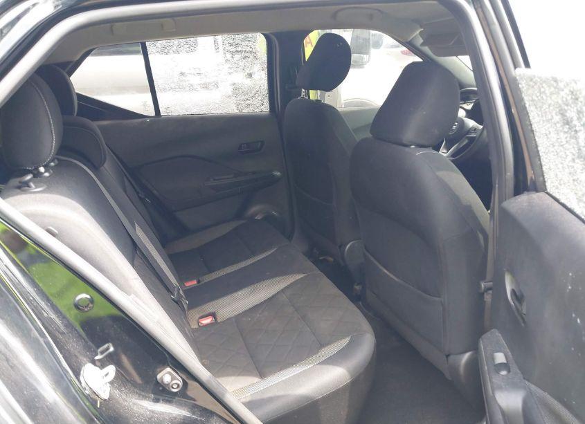 Photo 8 of 2019 Nissan Kicks S (VIN 3N1CP5CU9KL470525)