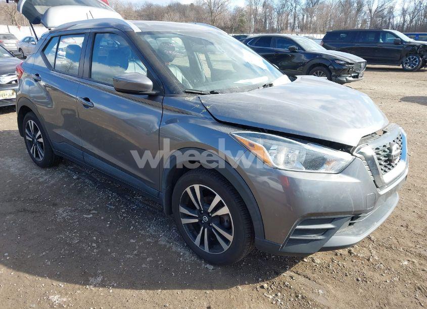 2019 Nissan Kicks SV (VIN 3N1CP5CU9KL503071) main photo